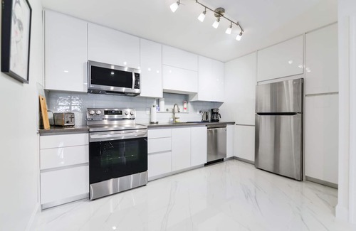 Sunny Isles Beach Apartment | Beachside Oasis: 2-Bed Condo with Pool & Ocean Views