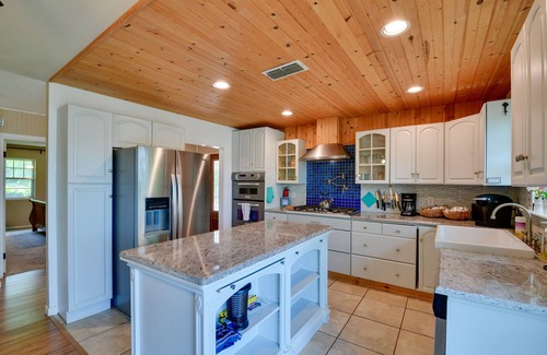 Dennis House | Welcome to Sunny Lakefront Family Retreat with Kayaks & Deck