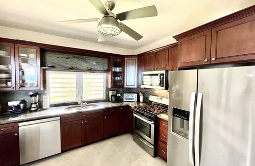 Cole Bay House | Bright 3 Bedroom Villa with Ocean Views and Pool Access