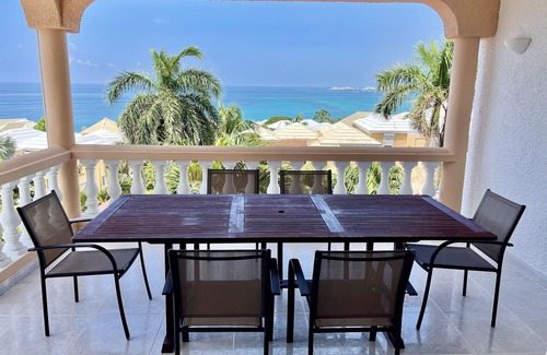 Cole Bay House | Bright 3 Bedroom Villa with Ocean Views and Pool Access