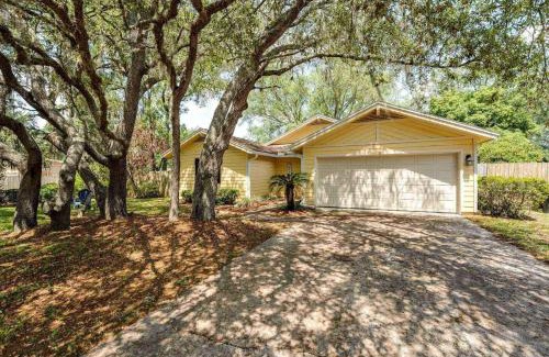 Doctors Inlet House | Sunny Lemon: Family-Friendly Retreat for Memorable Getaways