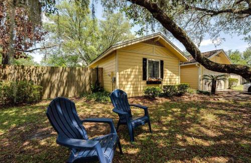 Doctors Inlet House | Sunny Lemon: Family-Friendly Retreat for Memorable Getaways