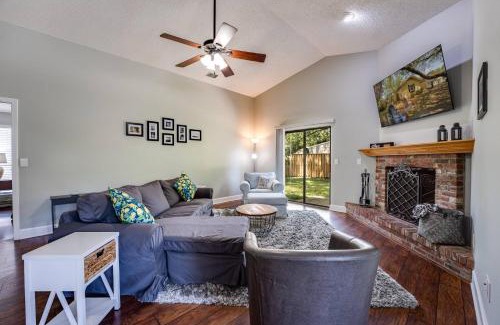 Doctors Inlet House | Sunny Lemon: Family-Friendly Retreat for Memorable Getaways