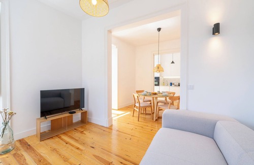 Lisbon Old Town Apartment | Sunny Lisbon Apartments by SoulPlaces