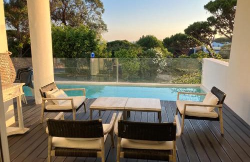 Vale do Garrao Apartment | Relaxing Sunny Lounge Apartment with Oceanfront Pool