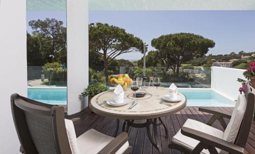 Vale do Garrao Apartment | Relaxing Sunny Lounge Apartment with Oceanfront Pool