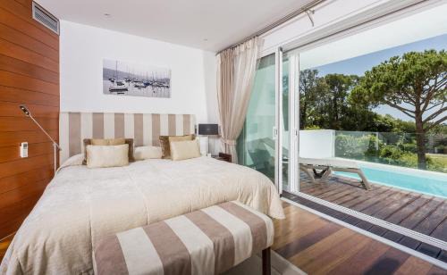 Vale do Garrao Apartment | Relaxing Sunny Lounge Apartment with Oceanfront Pool
