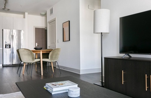 Grantville Apartment | Bright 1BR Mission Valley Retreat with Pool & Gym Access