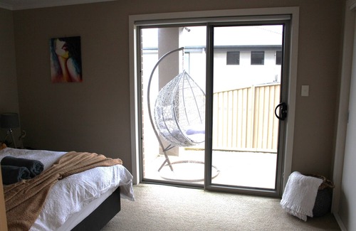 Newnham House | Bright 3 Bedroom Townhouse with Spa and Hot Tub Amenities