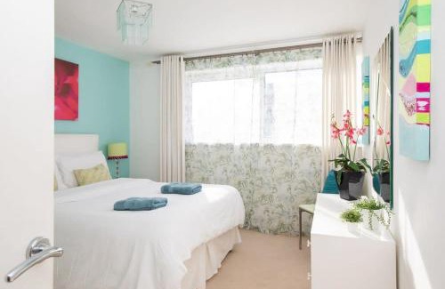 East Wittering Apartment | Modern Beachside Retreat with Pet-Friendly Amenities