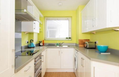 East Wittering Apartment | Modern Beachside Retreat with Pet-Friendly Amenities