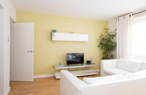 East Wittering Apartment | Modern Beachside Retreat with Pet-Friendly Amenities