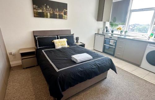 West Hendon Apartment | Bright Modern 1 Bed Flat Near Central London, Rated 9.6/10