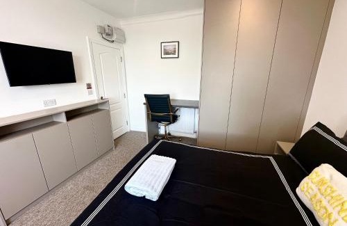 West Hendon Apartment | Bright Modern 1 Bed Flat Near Central London, Rated 9.6/10