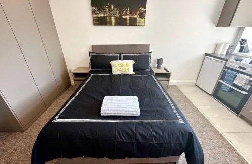 West Hendon Apartment | Bright Modern 1 Bed Flat Near Central London, Rated 9.6/10