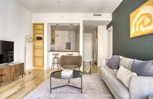 Mount Vernon Triangle Apartment | Inviting Mount Vernon 1BR with Pool & Gym near Chinatown