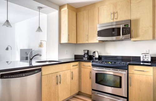 Mount Vernon Triangle Apartment | Inviting Mount Vernon 1BR with Pool & Gym near Chinatown