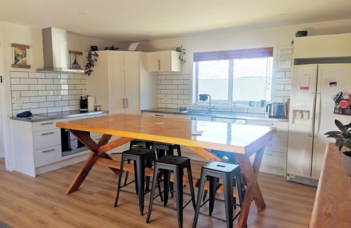 Wanaka House | Sunny Mountain House