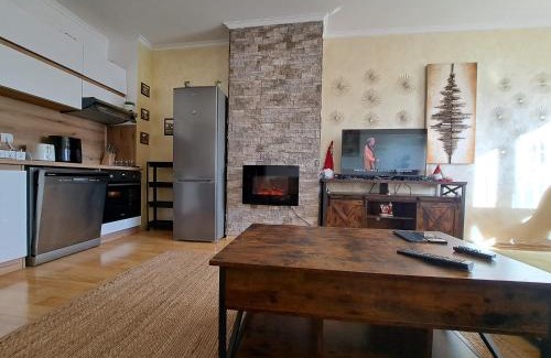 Razlog Apartment | Sunny Mountain View apartment