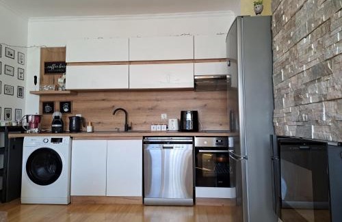 Razlog Apartment | Sunny Mountain View apartment