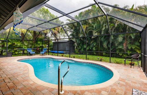 Laurel House | Sunny Oasis Getaway: Heated Pool & Mini Golf Near Beach