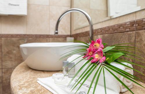 Kiten Hotel | Relaxing Getaway at Sunny Paradise ll with Oceanfront Spa