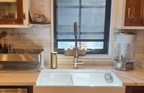Greenwich Apartment | Sunny Peaceful Convenient in Lovely Downtown Greenwich