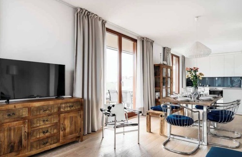 Kleparz Apartment | Wake Up in Sunny Comfort at Krowoderska 6/27 Hotel