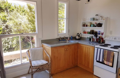 St. Arnaud House | Sunny Private Cottage in St Arnaud - Rated 9.6/10 by Guests