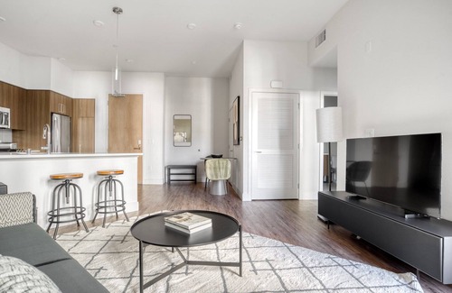 Centennial Apartment | Sunny Redwood City 1BR with Gym & A/C, Near Caltrain