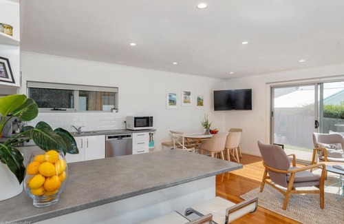 Kingston Beach House | Sunny Retreat in Kingston Beach