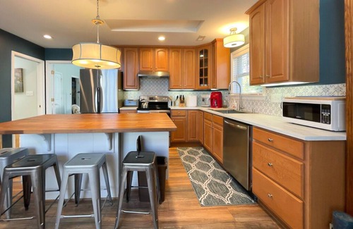 SouthPark House | Bright SouthPark Guesthouse: Rated 10/10 with Spa & Breakfast