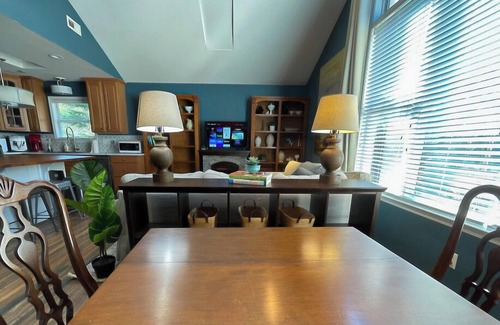 SouthPark House | Bright SouthPark Guesthouse: Rated 10/10 with Spa & Breakfast