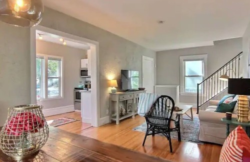 Merriam Park West House | Relaxing Sunny Saint Thomas: Family-Friendly Getaway