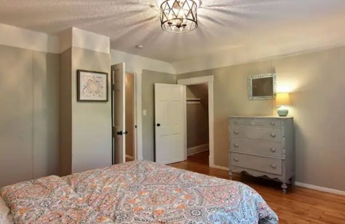 Merriam Park West House | Relaxing Sunny Saint Thomas: Family-Friendly Getaway