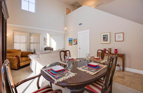 San Tan Valley House | Inviting San Tan Valley Home with Hot Tub & Golf Views