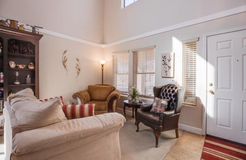 San Tan Valley House | Inviting San Tan Valley Home with Hot Tub & Golf Views