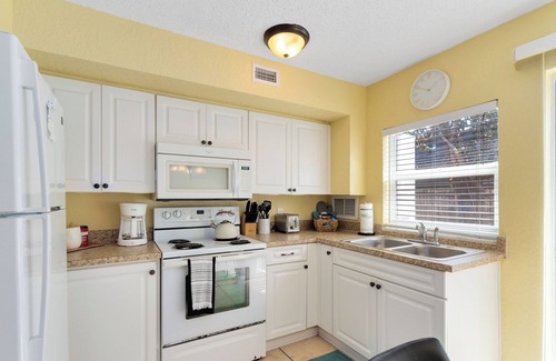Indian Harbour Beach Apartment | Beachside Retreat: King Bed, Pool & Ocean View Awaits