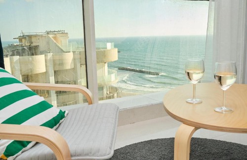 Herzliya Pituach Apartment | Oceanfront Studio with Pool and Breakfast Options