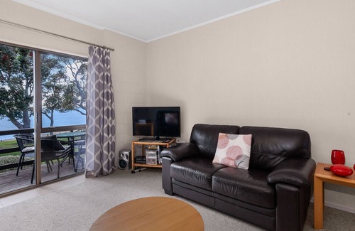 Snells Beach House | Sunny Sea Views - Snells Beach Holiday Home