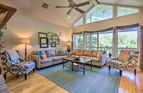 Seguin House | Relaxing Seguin Retreat with Canoes on the Guadalupe River