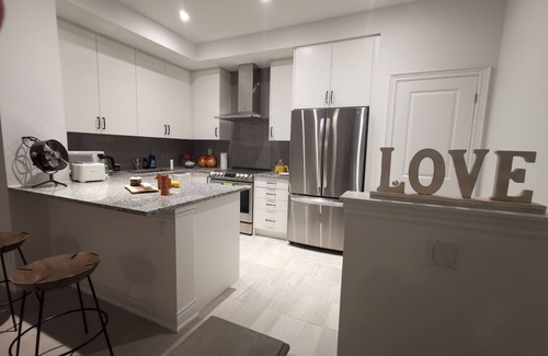 Central Erin Mills House | Relax at Sunny Serenity Home with Spa and Pet-Friendly Perks