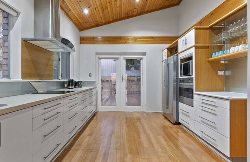 Quinns Rocks House | Oceanfront Retreat with Breathtaking Views for Families
