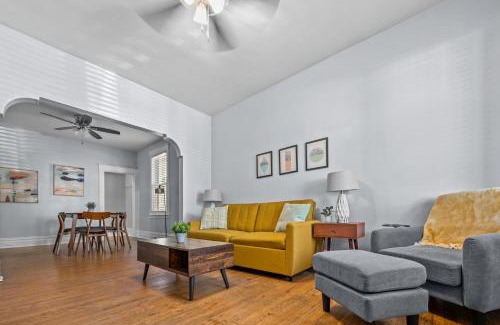 St. Louis House | Pet-Friendly Sunny South City Haven 2BR Family Escape