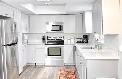 Walsingham House | Sunny Spacious 4BR Villa w Pool Comfort