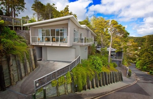 Paihia House | Bright Seaview Retreat: Guest Rated 9.8 with Pool & Oceanfront