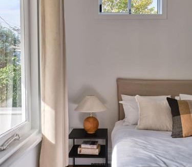 Battery Point Apartment | Sunny spacious three bedroom apartment with views