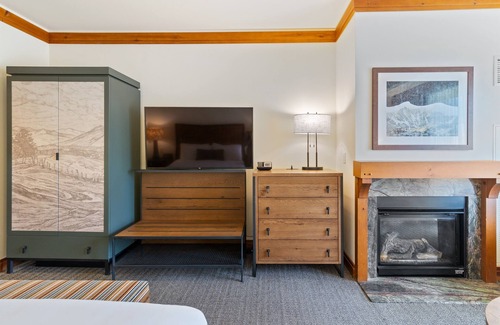 Stowe Area Apartment | Pet Friendly Sunny Spruce Studio at Spruce Peak Lodge