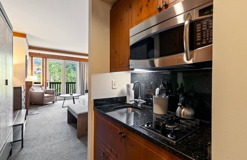 Stowe Area Apartment | Pet Friendly Sunny Spruce Studio at Spruce Peak Lodge