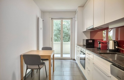 Sankt Alban Apartment | Convenient St. Alban 3 Room with Kitchen Near Train Station